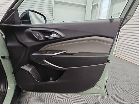 Used 2025 Chevrolet Trax ACTIV w/ Sunroof Package FWD image 39