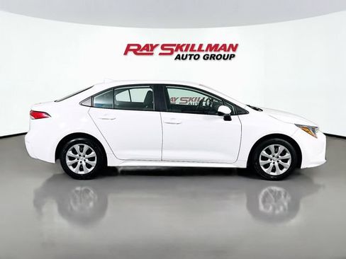 Used 2023 Toyota Corolla LE FWD image 8