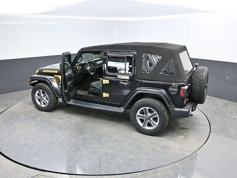 Used 2021 Jeep Wrangler Unlimited Sahara w/ Uconnect 4C Nav & Sound Group AWD/4WD image 36