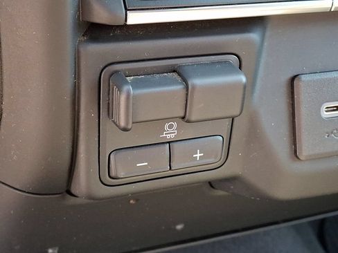 Certified 2022 Chevrolet Silverado 2500 Custom w/ Custom Convenience Package AWD/4WD image 23