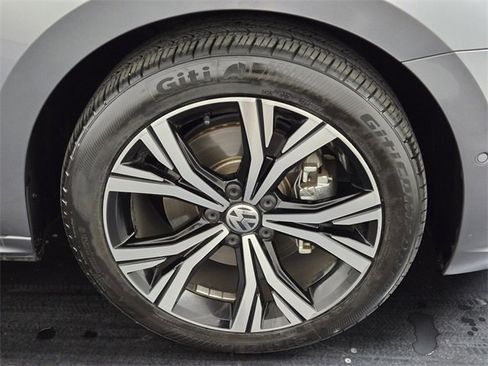 Used 2020 Volkswagen Passat 2.0T SEL image 9