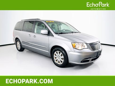 Used 2016 Chrysler Town & Country Touring w/ Driver Convenience Group image 1