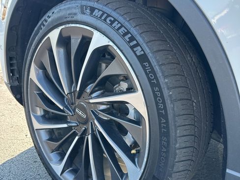 Used 2020 Lincoln Aviator Reserve w/ Equipment Group 202A image 5