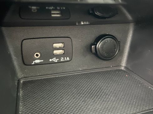 Used 2024 Subaru Forester Premium AWD/4WD image 32