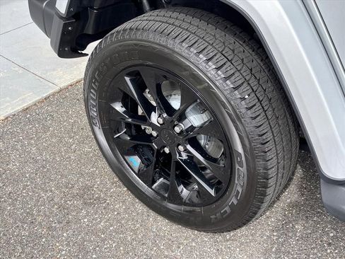 Used 2022 Jeep Wrangler Unlimited Sahara image 27