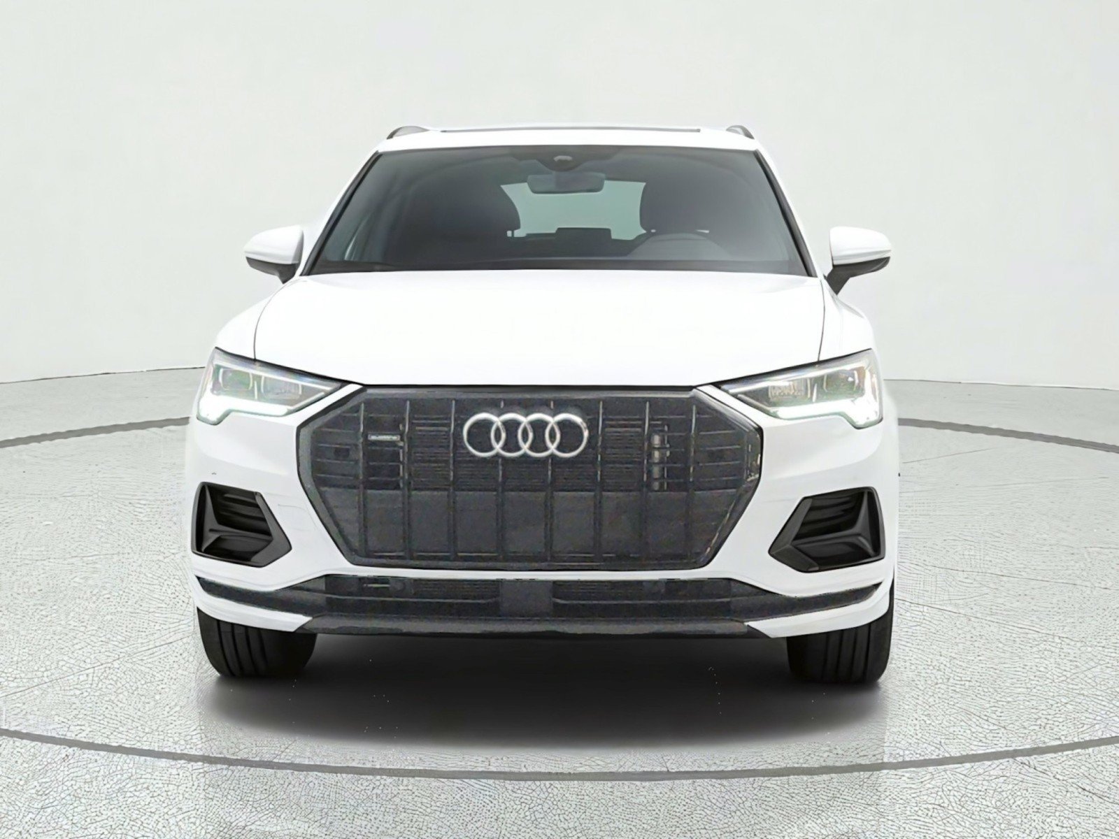 Used 2024 Audi Q3 2.0T Premium w/ Convenience Package AWD/4WD image 2