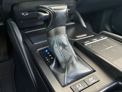 Used 2022 Lexus ES 300h w/ Accessory Package FWD image 17