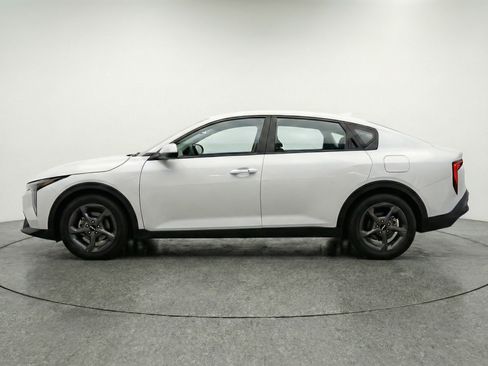 Used 2025 Kia K4 LXS image 5