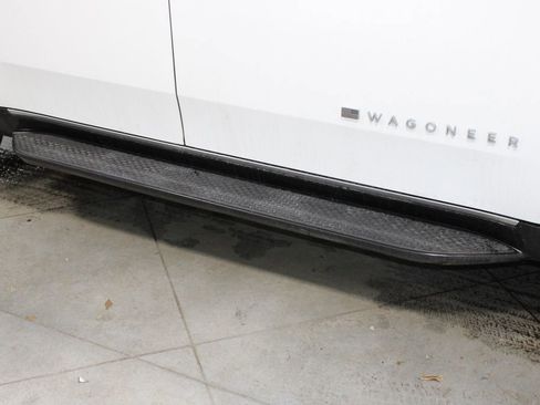 Used 2024 Jeep Wagoneer Series II image 12