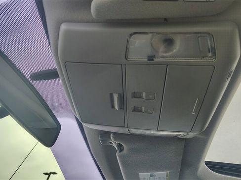 Used 2011 Toyota Tundra 4x4 CrewMax image 27