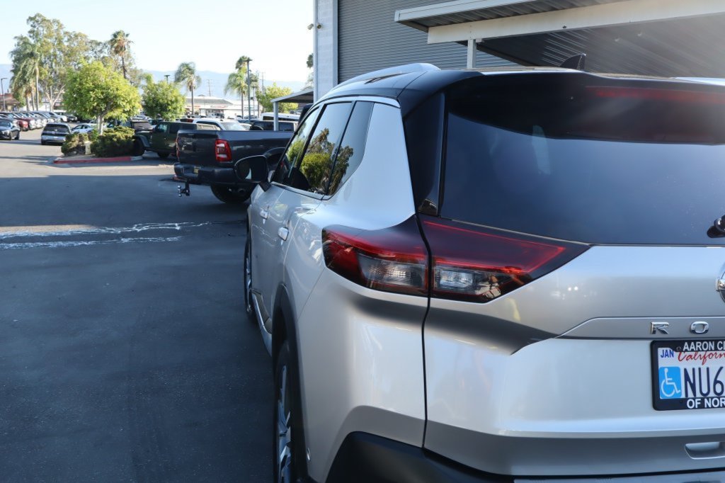 Used 2021 Nissan Rogue Platinum AWD/4WD image 16