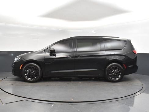 Used 2022 Chrysler Pacifica Touring-L w/ S Appearance Package image 4