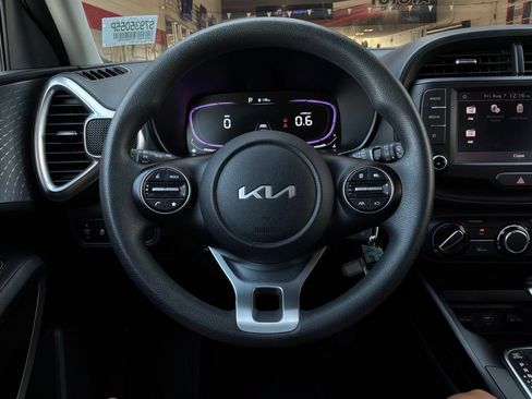 Used 2025 Kia Soul LX w/ LX Technology Package FWD image 30