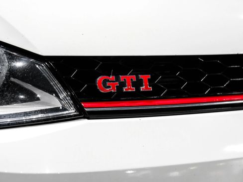Used 2015 Volkswagen GTI S FWD image 38