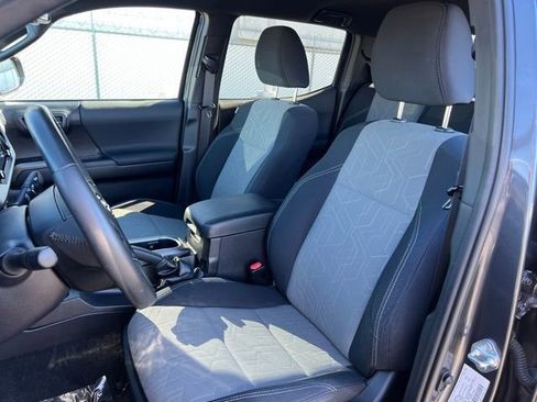 Used 2021 Toyota Tacoma TRD Sport image 19
