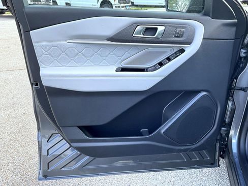New 2026 Ford Explorer Platinum w/ LUX Leather Package AWD/4WD image 10