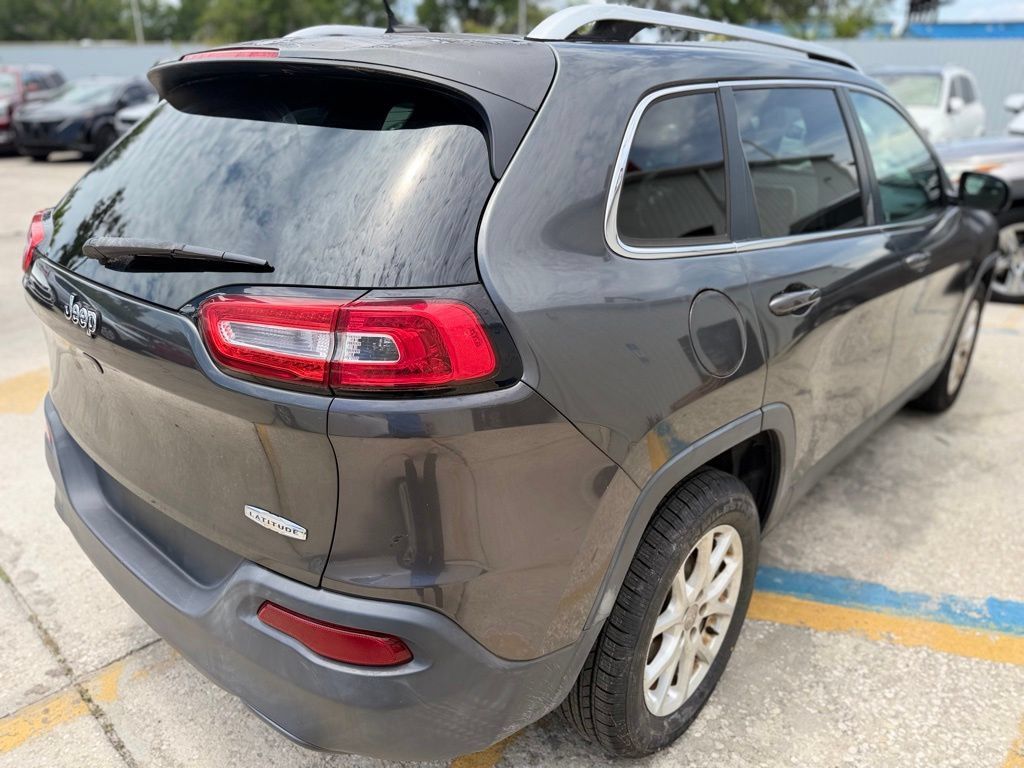 Used 2015 Jeep Cherokee Latitude FWD image 5