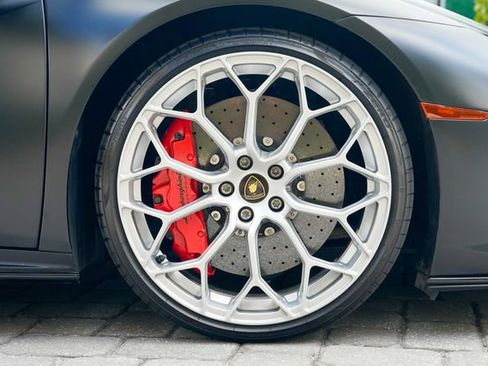 Used 2022 Lamborghini Huracan EVO RWD image 35