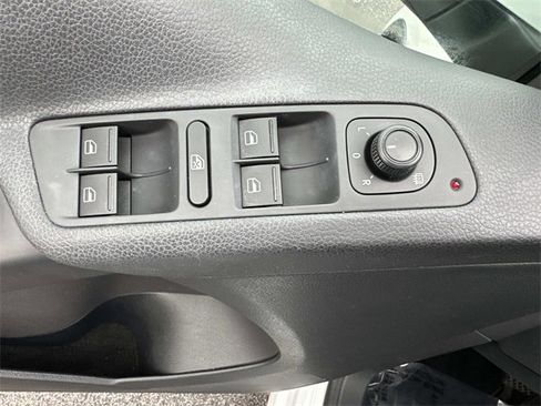 Used 2017 Volkswagen Tiguan Limited w/ Premium Package image 18