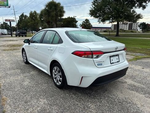 Used 2026 Toyota Corolla LE FWD image 5