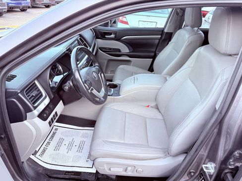 Used 2018 Toyota Highlander Limited image 12