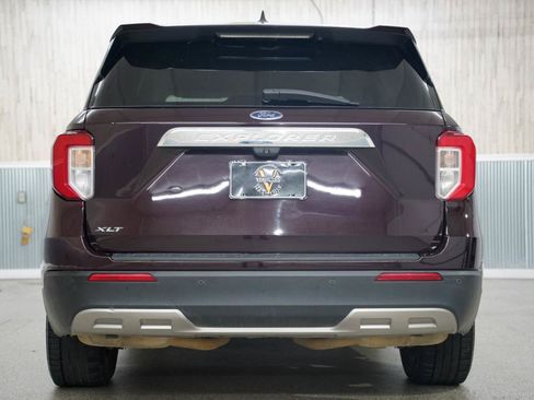 Used 2022 Ford Explorer XLT w/ Equipment Group 202A RWD image 9