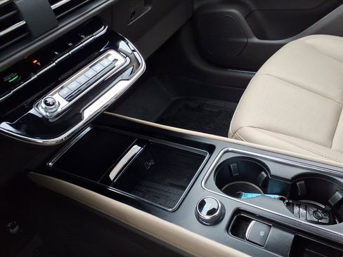 Used 2023 Lincoln Corsair AWD w/ Equipment Group 101A image 15