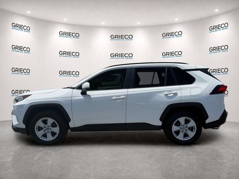 Used 2020 Toyota RAV4 XLE w/ Convenience Package FWD image 4