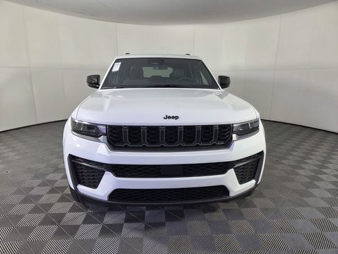 New 2026 Jeep Grand Cherokee Altitude RWD image 2