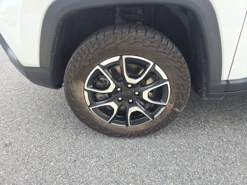 Certified 2024 Jeep Compass Trailhawk AWD/4WD image 9