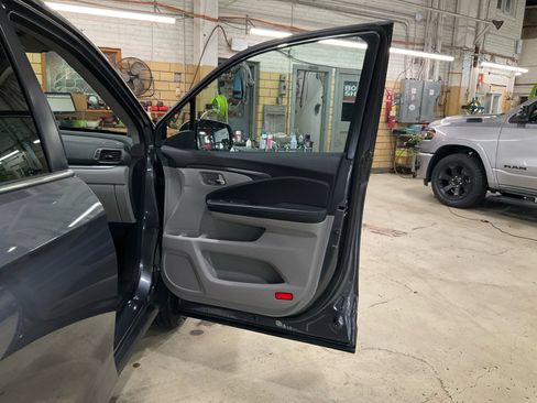 Used 2017 Honda Ridgeline RTL image 18