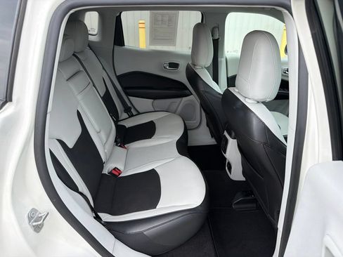 Used 2019 Jeep Compass Latitude w/ Popular Equipment Group AWD/4WD image 17