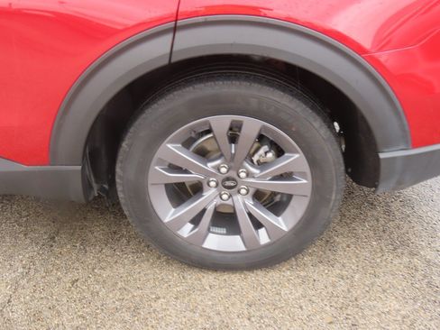 Used 2023 Ford Explorer XLT w/ Equipment Group 202A RWD image 18