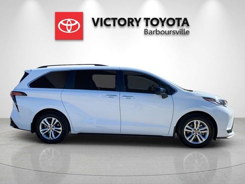 Used 2022 Toyota Sienna XSE w/ XSE Plus Package image 6