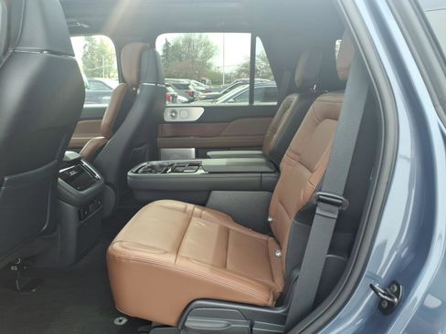Used 2022 Lincoln Navigator Reserve image 9