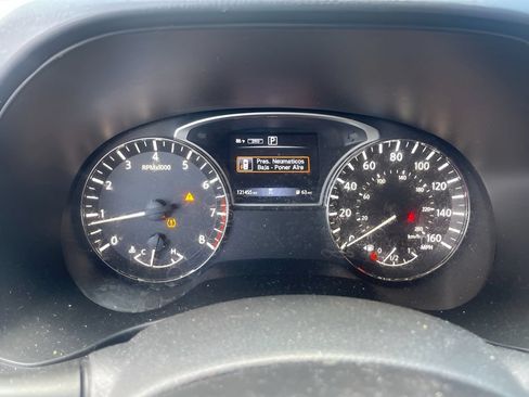 Used 2018 Nissan Pathfinder SV AWD/4WD image 3