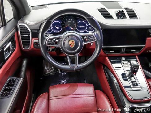 Used 2019 Porsche Cayenne AWD/4WD image 16