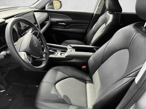 Certified 2025 Toyota Grand Highlander AWD image 12