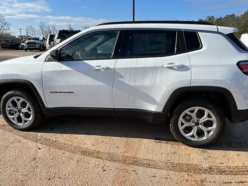 New 2026 Jeep Compass Latitude image 11