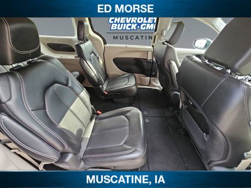 Used 2024 Chrysler Pacifica Touring-L image 17