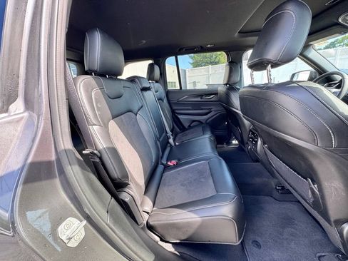 Used 2024 Jeep Grand Cherokee Altitude RWD image 21