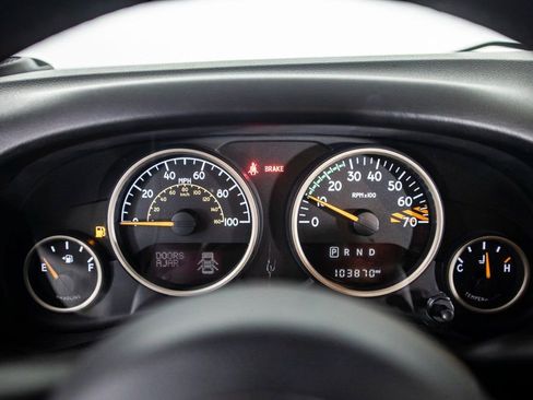 Used 2017 Jeep Wrangler Unlimited Sahara image 25