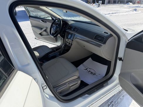 Used 2018 Volkswagen Passat 2.0T S image 15