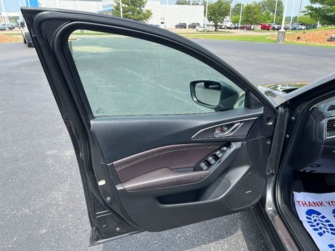 Used 2018 MAZDA MAZDA3 Grand Touring w/ Premium Equipment Package image 26