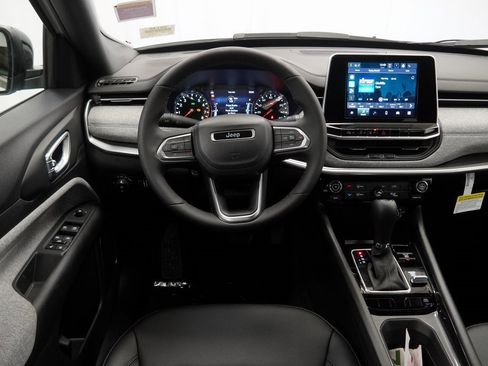 New 2026 Jeep Compass Latitude image 18