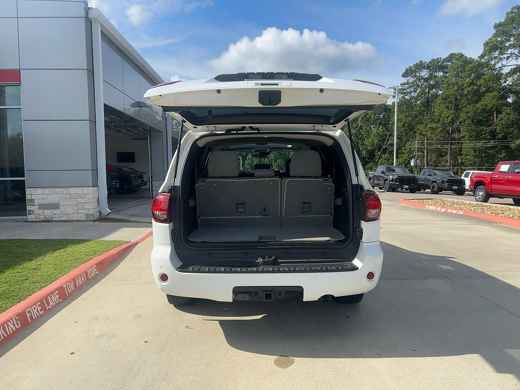 Used 2020 Toyota Sequoia SR5 RWD image 3