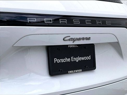 Certified 2023 Porsche Cayenne Platinum Edition AWD/4WD image 33