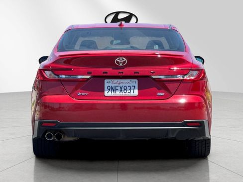 Used 2025 Toyota Camry SE FWD image 4