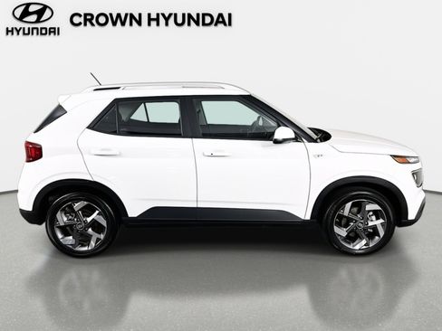 Certified 2025 Hyundai Venue SEL image 4