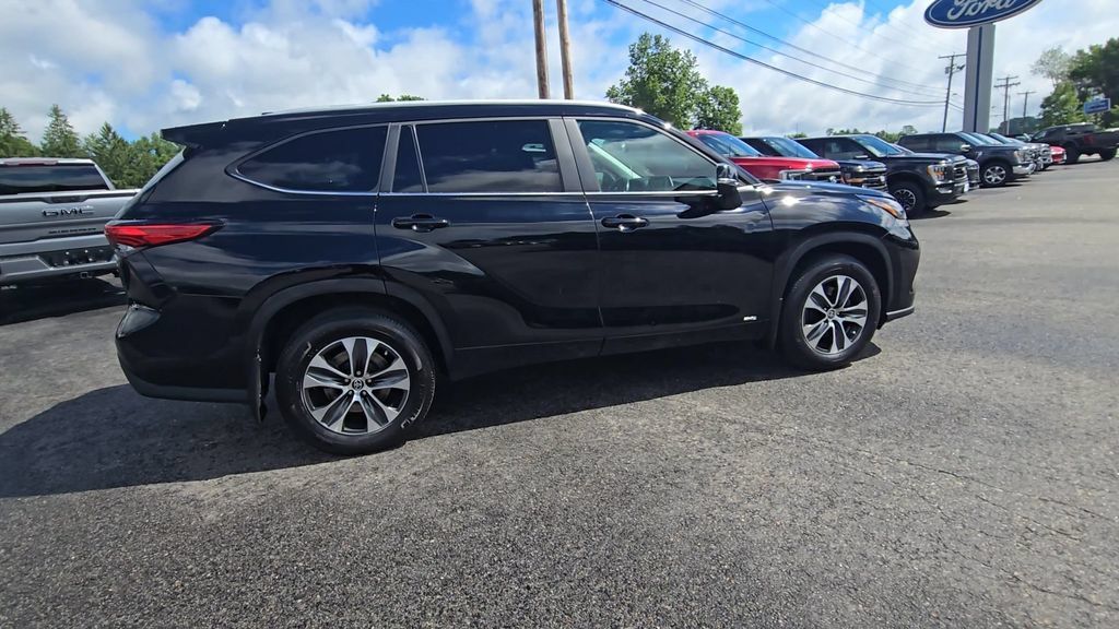 Used 2023 Toyota Highlander XLE AWD/4WD image 20